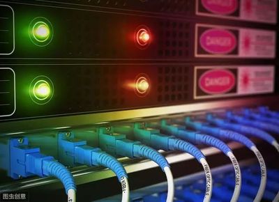 從微光到全球互聯(lián) 光纖網(wǎng)絡(luò)的發(fā)展歷程與工程實(shí)踐